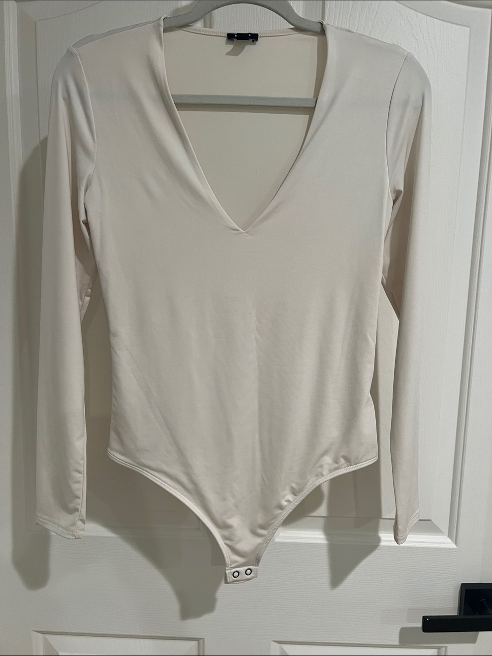 Express Cream Long-Sleeve V-Neck Bodysuit